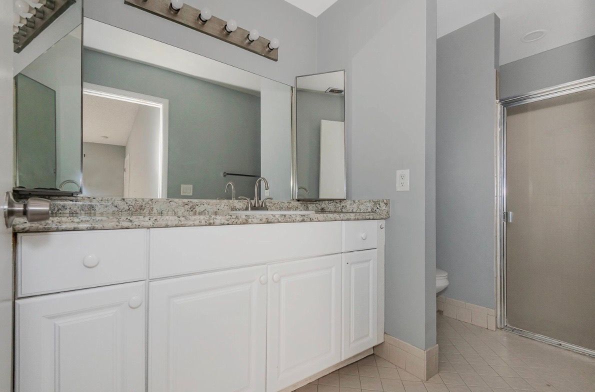 Building Photo - 161 Meadows Dr