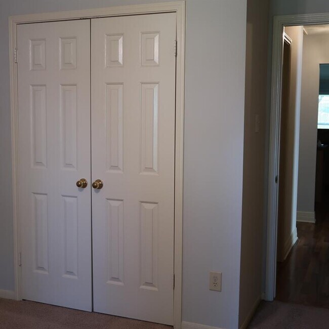 Building Photo - 1714 Oak Ridge Dr