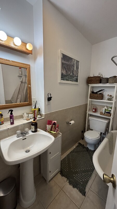 Building Photo - 2557 Grove St