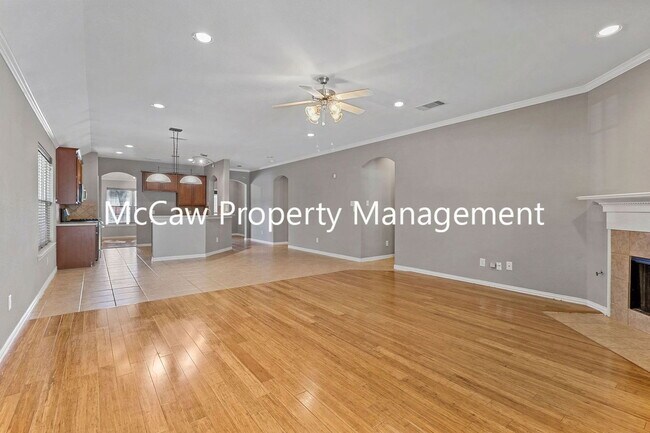 Building Photo - 604 Creekside Dr