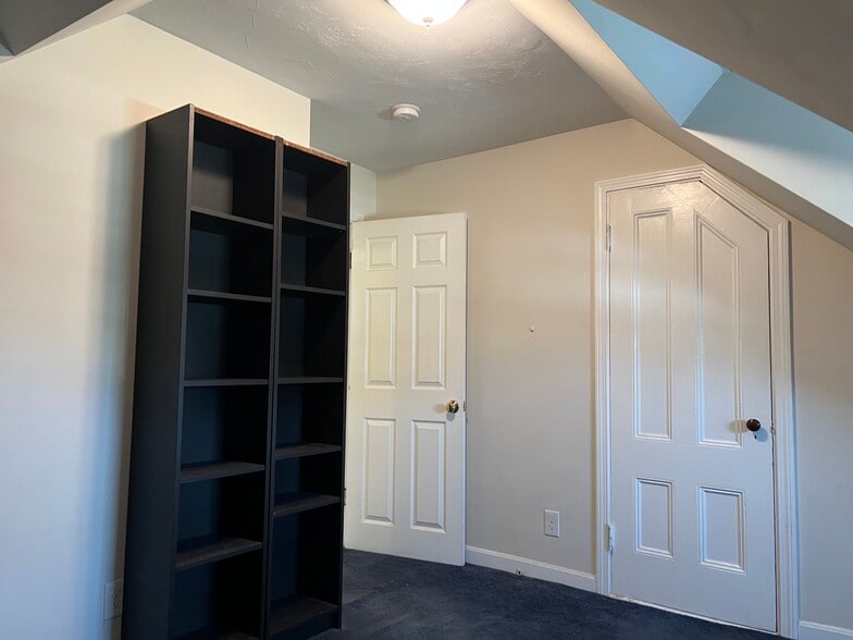 Building Photo - 122 Inman St