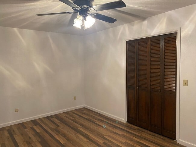 Building Photo - Cute home for rent in Visalia!