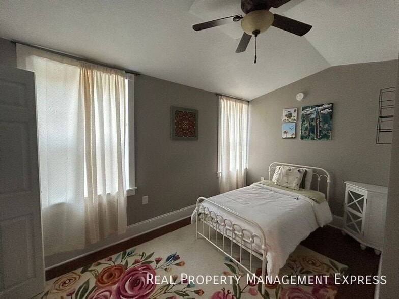 Building Photo - Furnished 5 Bedroom, 3.5 Bath Home