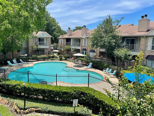 Building Photo - 10615 Briar Forest Dr