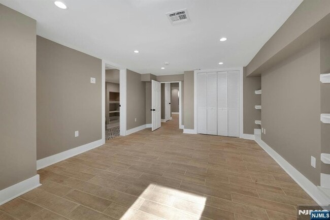 Building Photo - 49 Park Ave