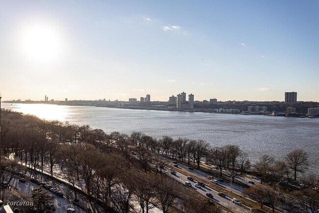 Building Photo - 230 Riverside Dr