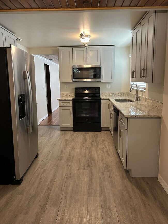Building Photo - Fall in love with this beautifully maintained 3BR/2BA home!