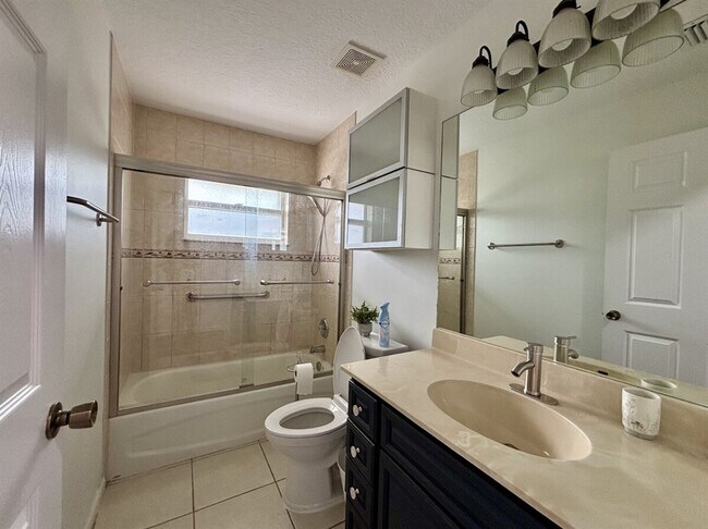 Building Photo - 13885 Sheffield St