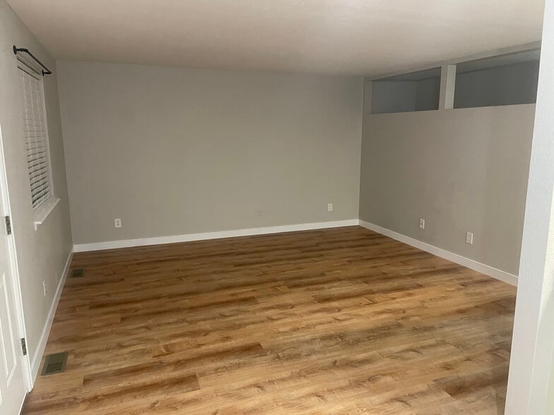 Building Photo - 3228 W Girard Ave