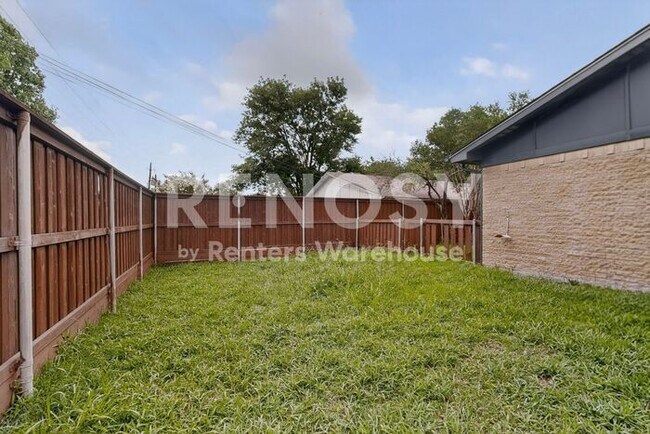Building Photo - Refreshed Plano Gem  ****Rent Concession - 2nd Month Free****