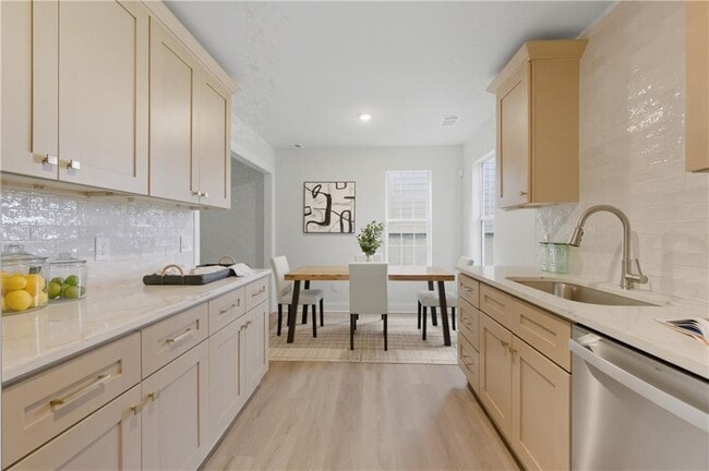 Building Photo - 180 Summit Ave SE