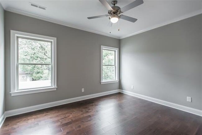 Building Photo - Huge East Nashville Home just steps to the...