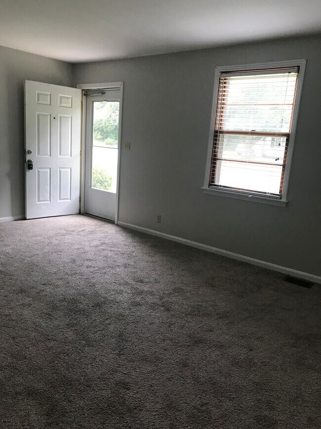 Building Photo - 1662 Vista Ln