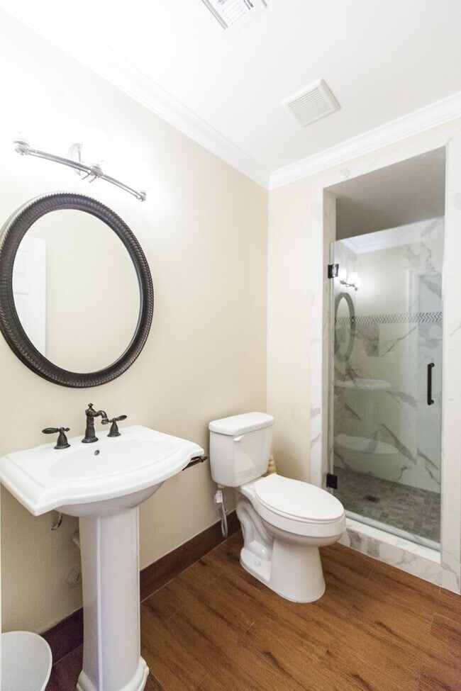 Building Photo - Rhodes Ranch Golf Course View