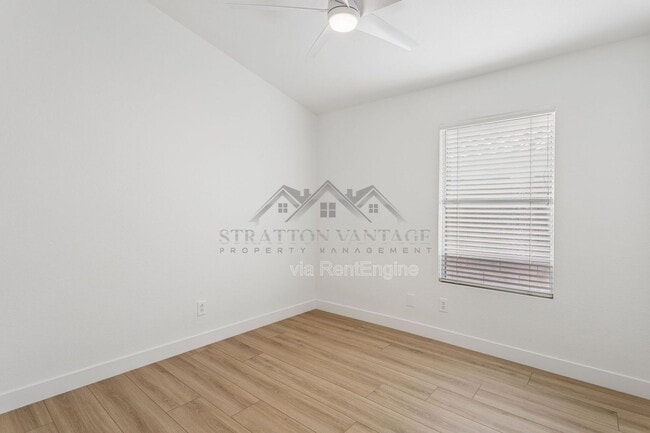 Building Photo - 9841 W Tonopah Dr