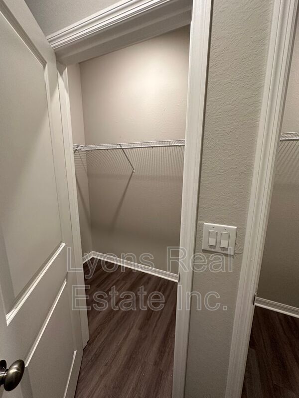 Building Photo - 2492 Sparkle Ln