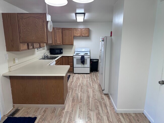 Building Photo - 94 Yale St