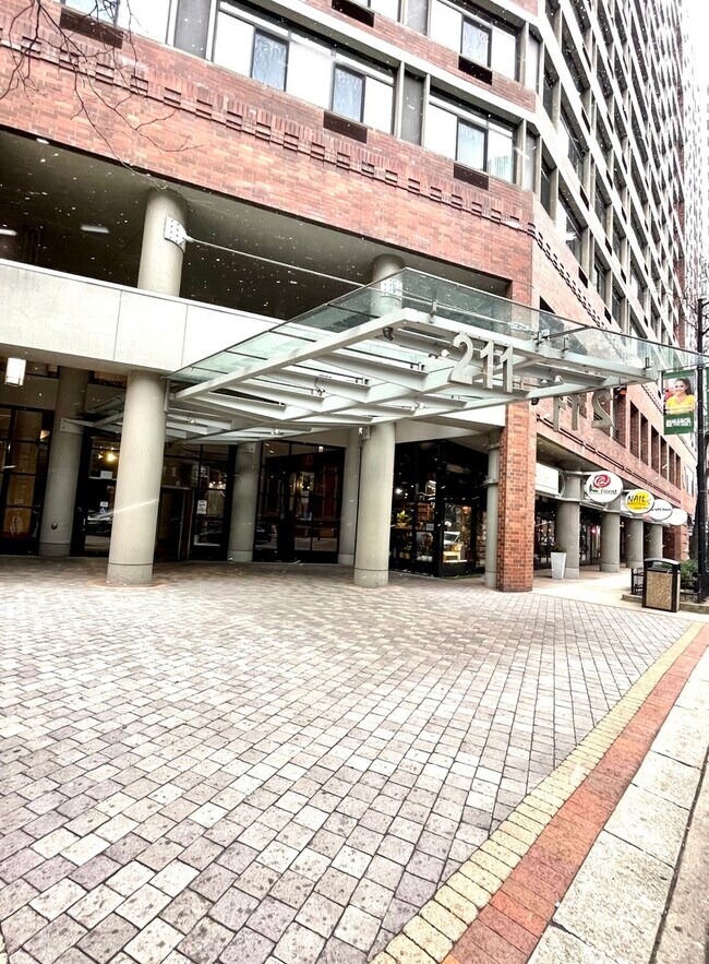 Primary Photo - 211 E Ohio St