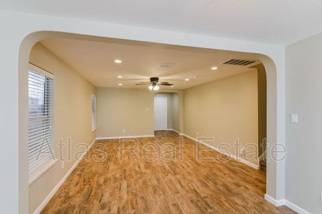 Building Photo - 261 Perch Manor