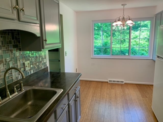 Building Photo - 111 Little Glen Dr