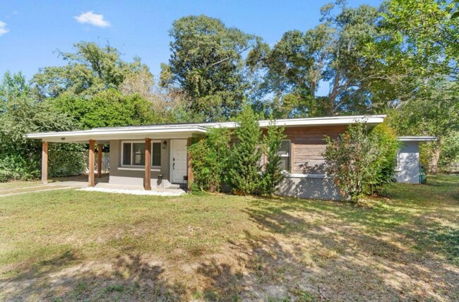 Building Photo - Charming 3-Bedroom Home in Pensacola!