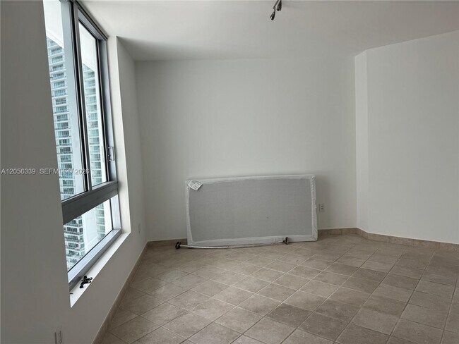 Building Photo - 350 S Miami Ave