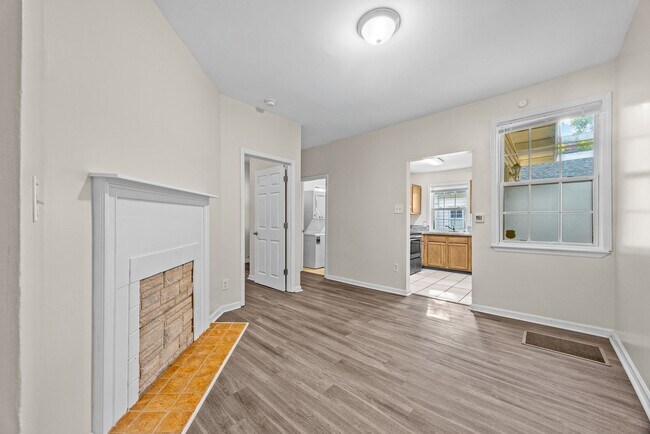 Building Photo - 1709 LeGrand Street