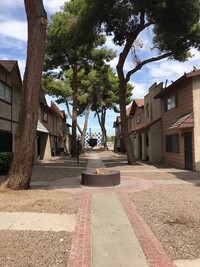 Building Photo - BEAUTIFUL 2 BEDS 1 1/2 BATHROOM APARTMENT ...