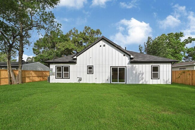 Building Photo - 5731 Belvedere Dr