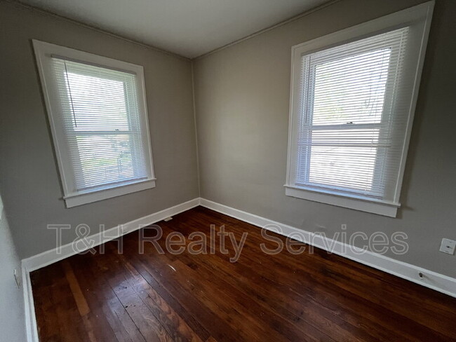 Building Photo - 608 N Chester Ave