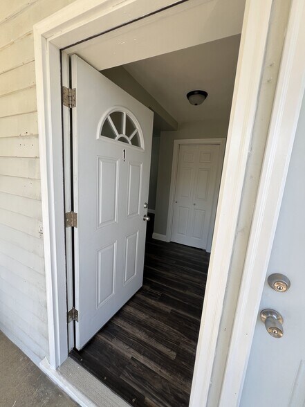 Building Photo - 143 Seminary Ave