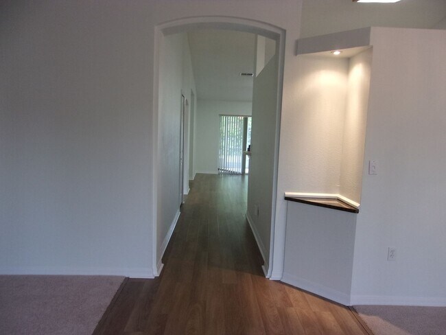 Building Photo - 14237 Spring Hill Dr