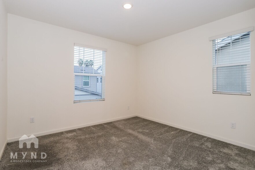 Building Photo - 7942 Pitcher St