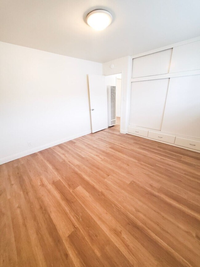 Building Photo - 810 Buena Vista