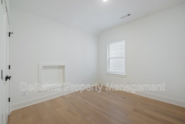 Building Photo - 337 Sophia Rain Dr