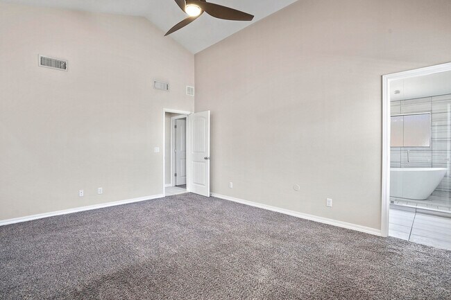 Building Photo - 14925 Tierra Haven Ave