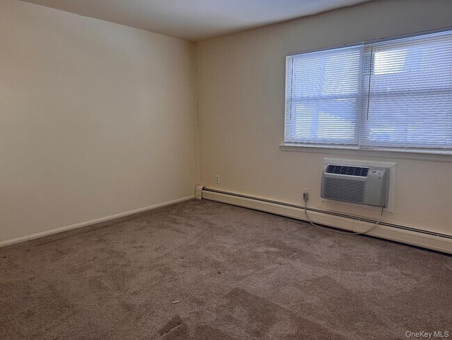 Building Photo - 796-800-800 Brookridge Dr