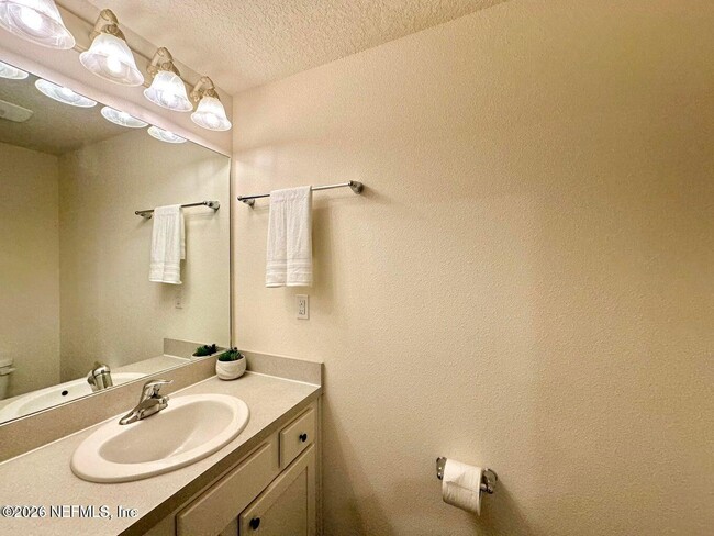 Building Photo - 336 Aralia Ln