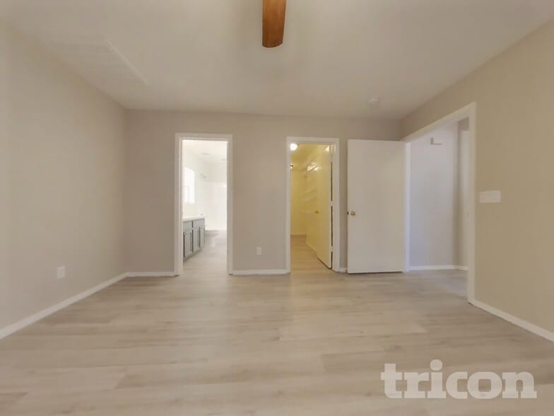 Building Photo - 1368 S 228th Dr