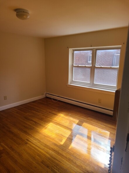 Building Photo - 34 Babcock St