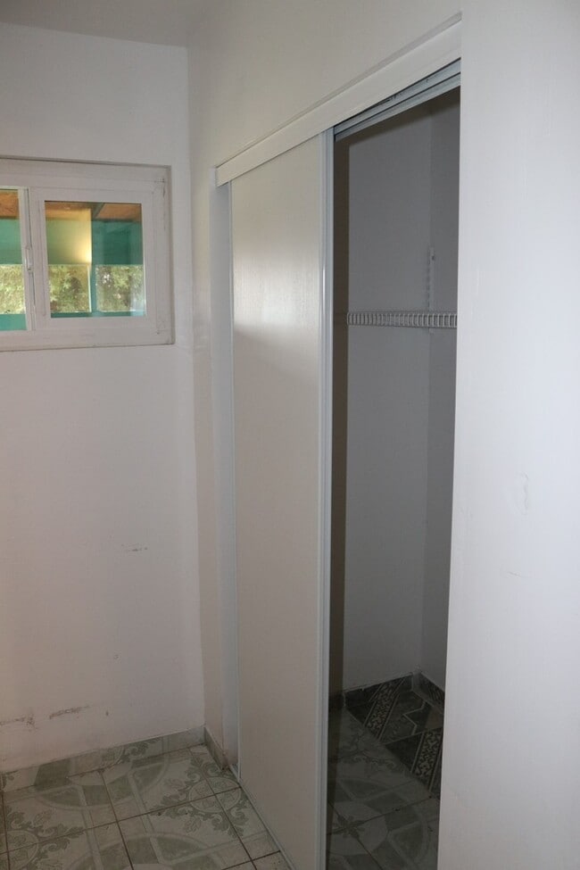 Building Photo - Beautifully Updated 3-Bedroom Home with Sp...