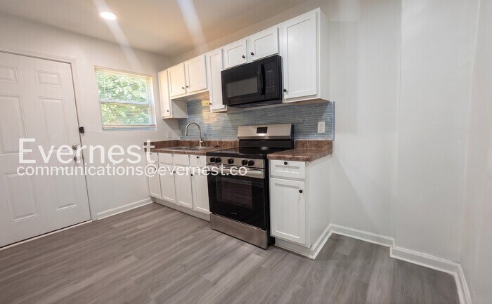 Building Photo - 129 Majuba Ave