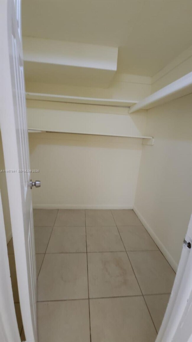 Building Photo - 2121 NE 168th St