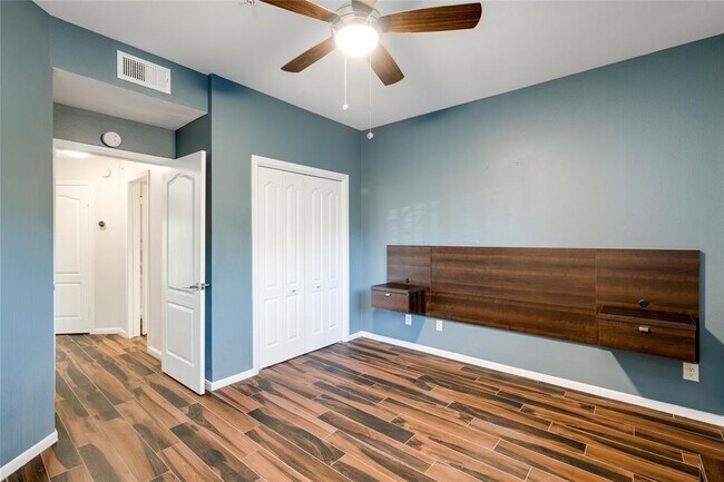 Building Photo - 6000 Shepherd Mountain Cove