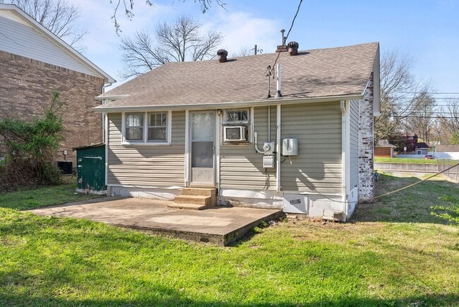 Building Photo - 2 Bedroom Home Near APSU Campus For Rent!