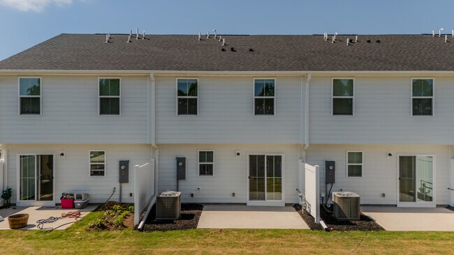 Building Photo - 113 Filly Ln