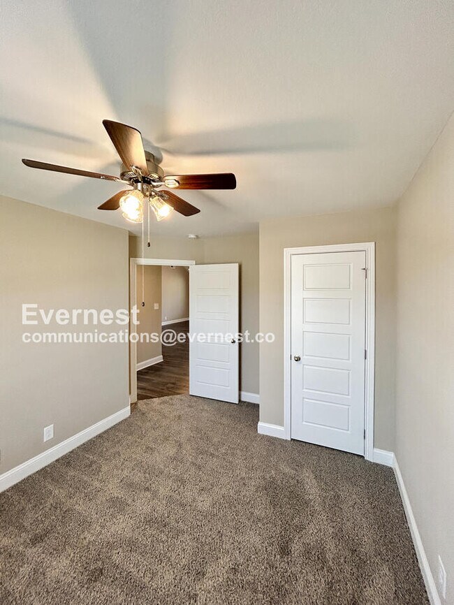Building Photo - 100 Banagher Ct