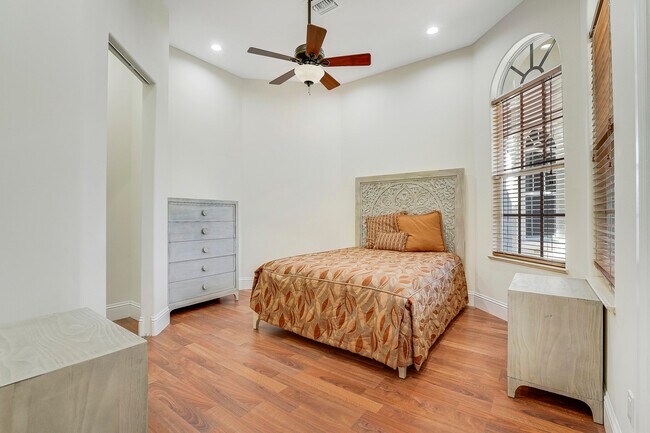 Building Photo - 11985 Carnegie Pl