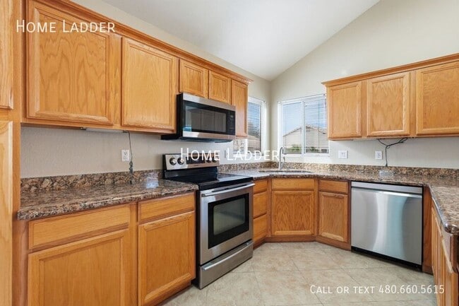 Building Photo - 599 W Country Estates Ave