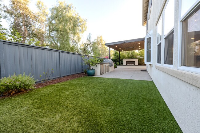 Building Photo - 3209 Rancho Reata